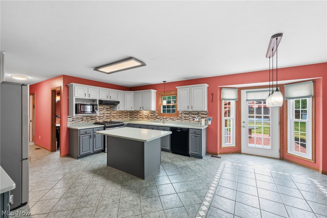 9473 Whalers Cove Mentor OH 44060