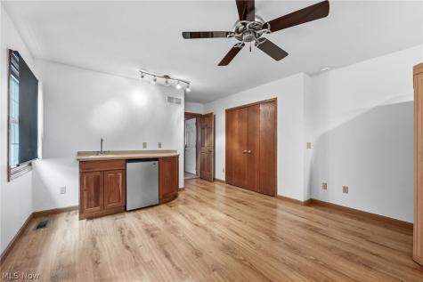 9473 Whalers Cove Mentor OH 44060
