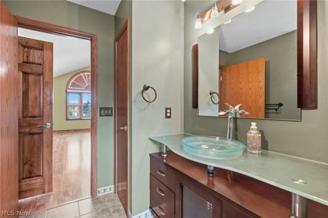 9473 Whalers Cove Mentor OH 44060