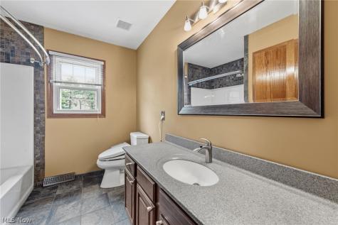 9473 Whalers Cove Mentor OH 44060