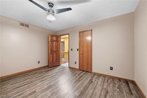 9473 Whalers Cove Mentor OH 44060