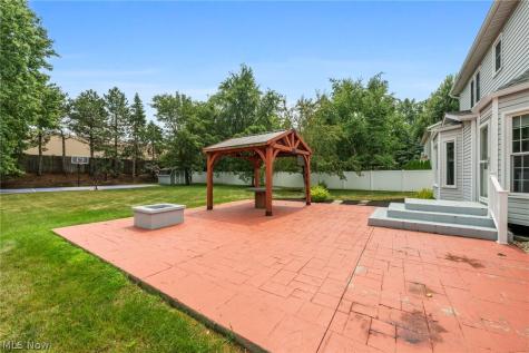 9473 Whalers Cove Mentor OH 44060