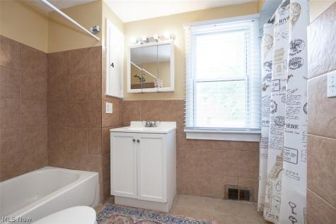 2374 Traymore Road University Heights OH 44118