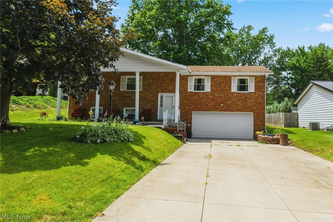 912 S Azalea Boulevard Barberton OH 44203