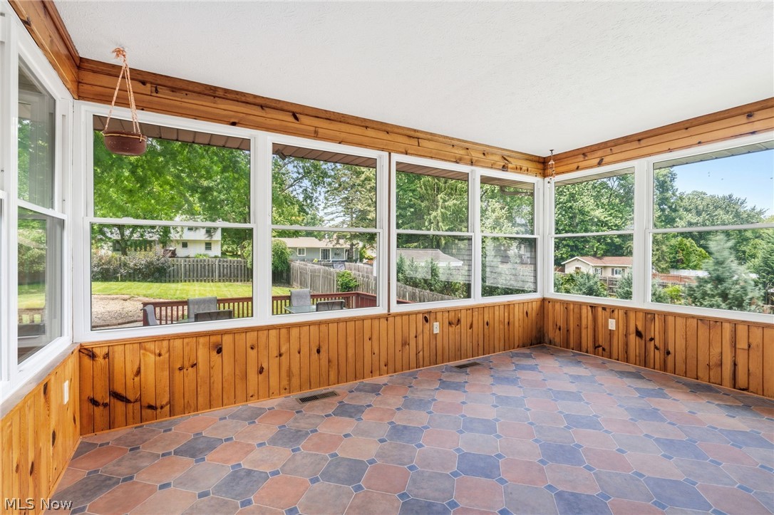 912 S Azalea Boulevard Barberton OH 44203