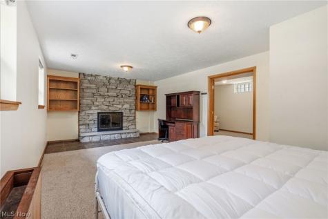 912 S Azalea Boulevard Barberton OH 44203