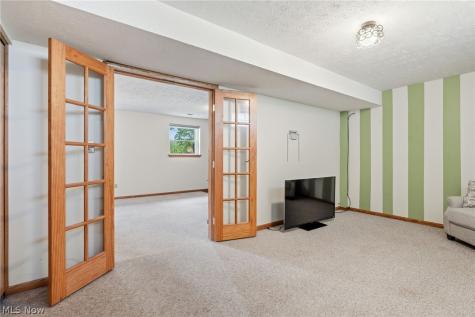 912 S Azalea Boulevard Barberton OH 44203