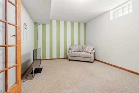 912 S Azalea Boulevard Barberton OH 44203