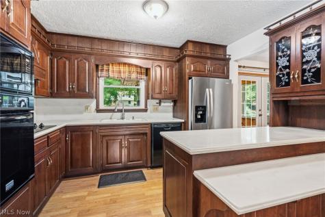 912 S Azalea Boulevard Barberton OH 44203