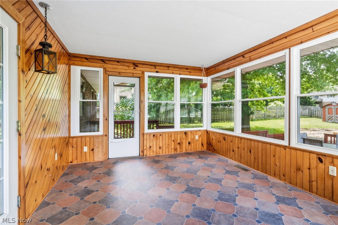 912 S Azalea Boulevard Barberton OH 44203