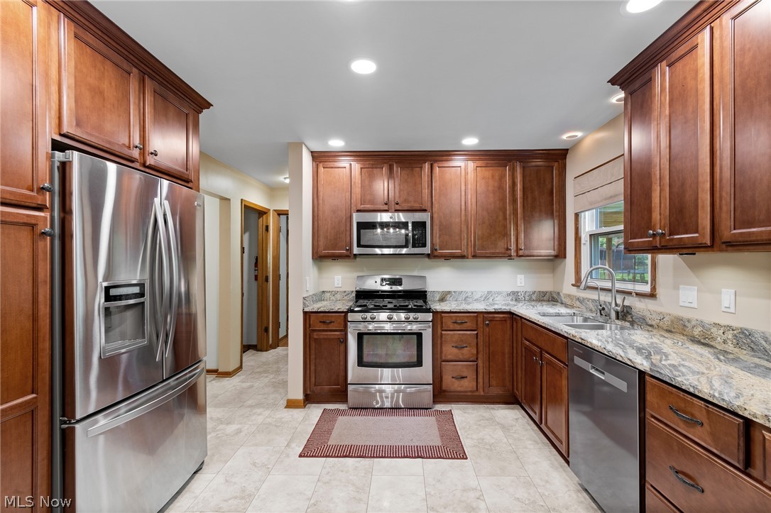 4618 S Arlington Road Green OH 44685