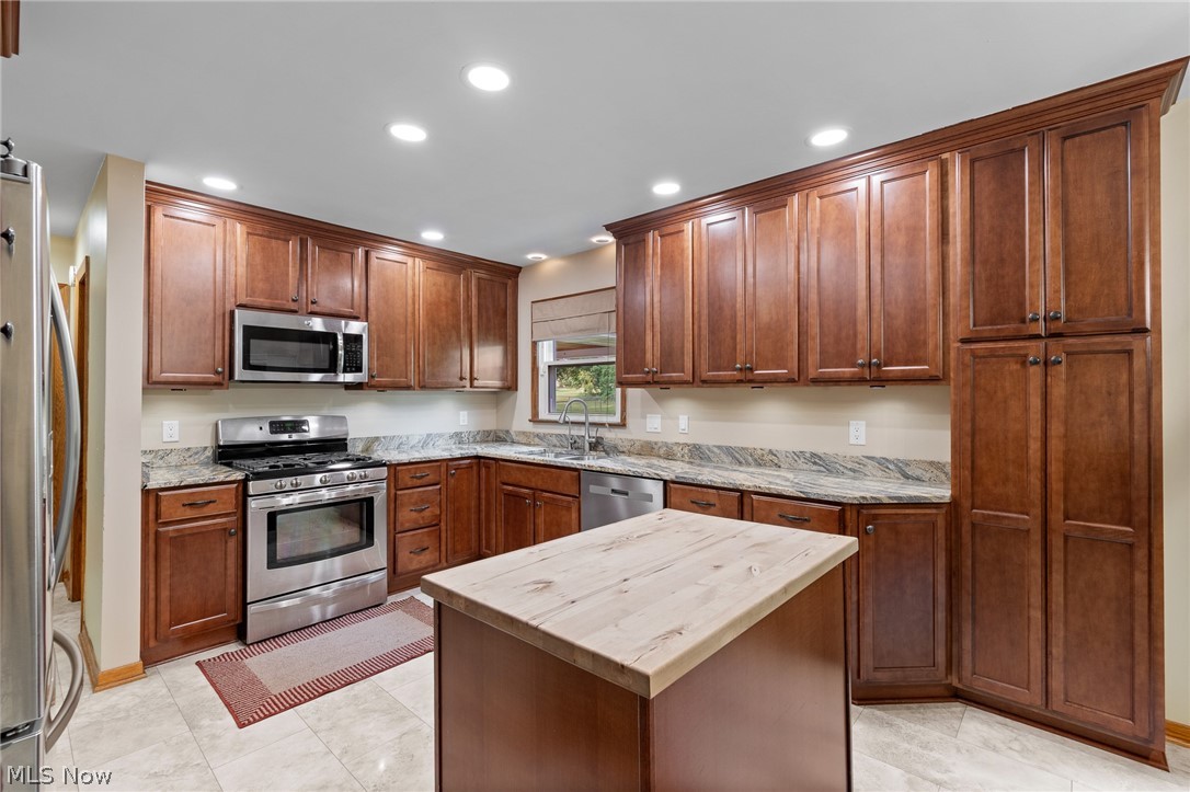 4618 S Arlington Road Green OH 44685