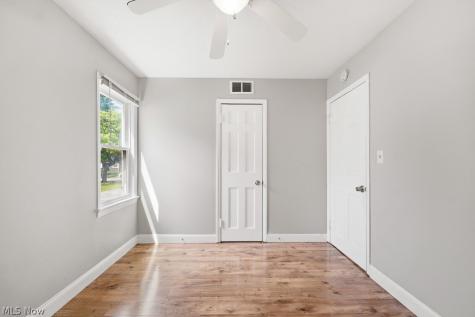 2326 Greenvale Road Cleveland OH 44121