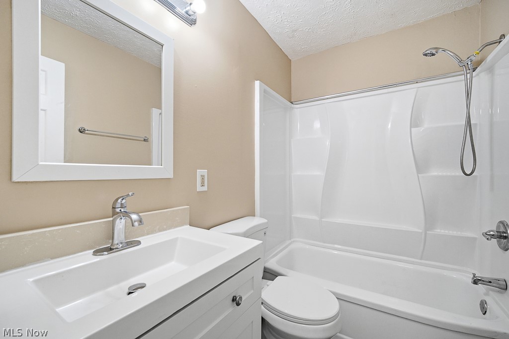2326 Greenvale Road Cleveland OH 44121