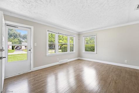 2326 Greenvale Road Cleveland OH 44121