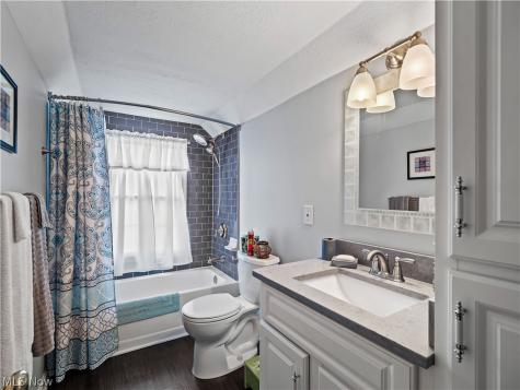 596 Longstreet Lagrange OH 44050