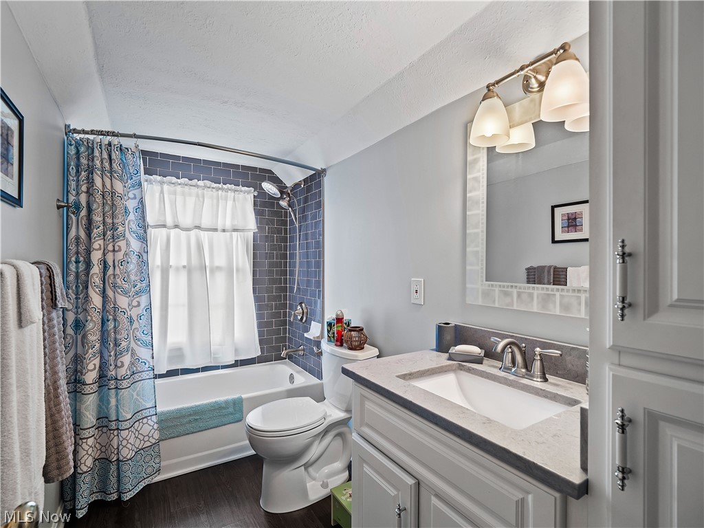 596 Longstreet Lagrange OH 44050