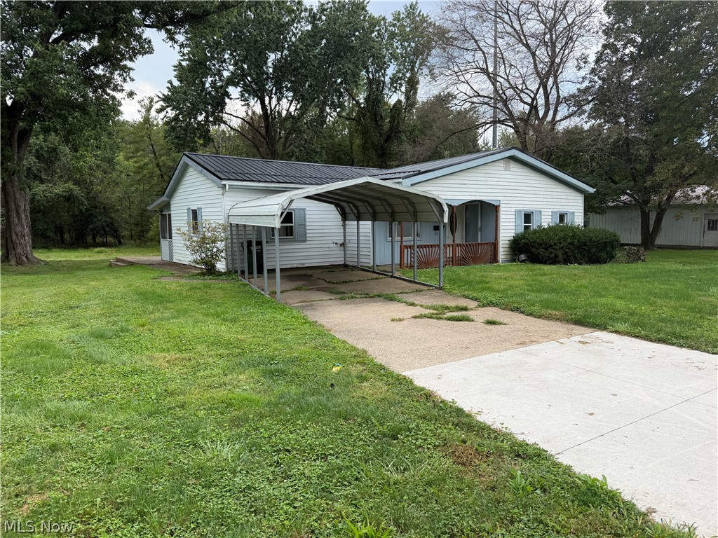 606 E First Street Uhrichsville OH 44683