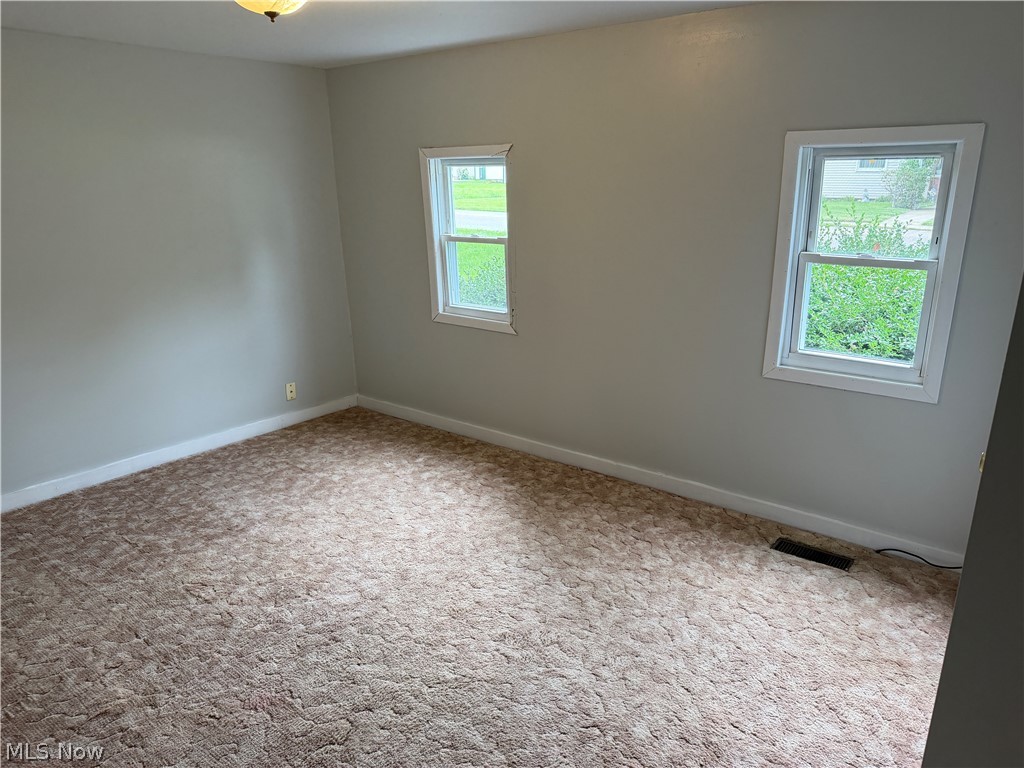 606 E First Street Uhrichsville OH 44683