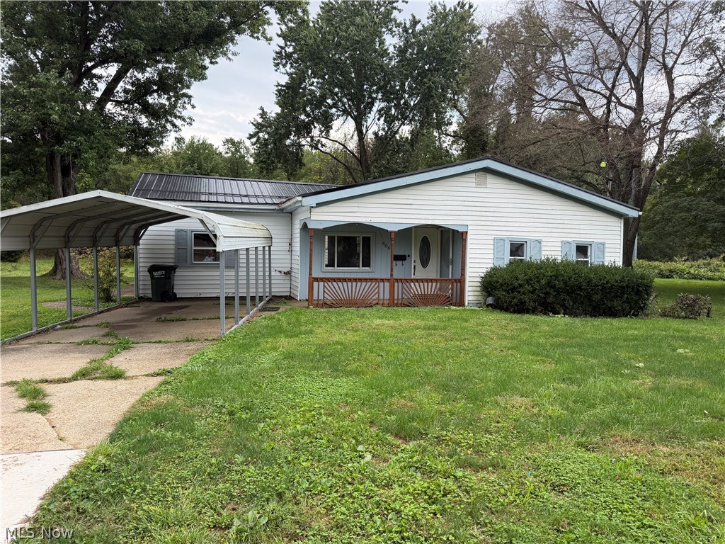 606 E First Street Uhrichsville OH 44683