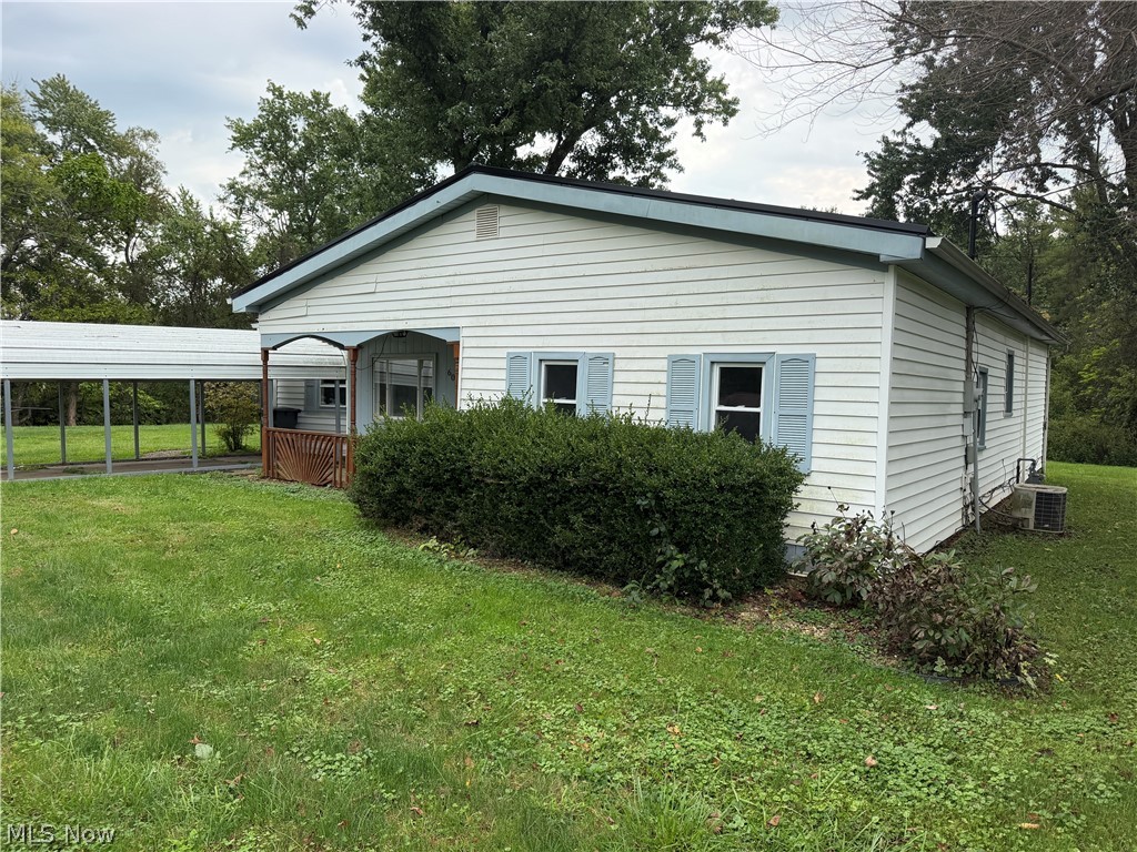 606 E First Street Uhrichsville OH 44683