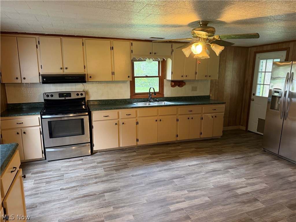 606 E First Street Uhrichsville OH 44683