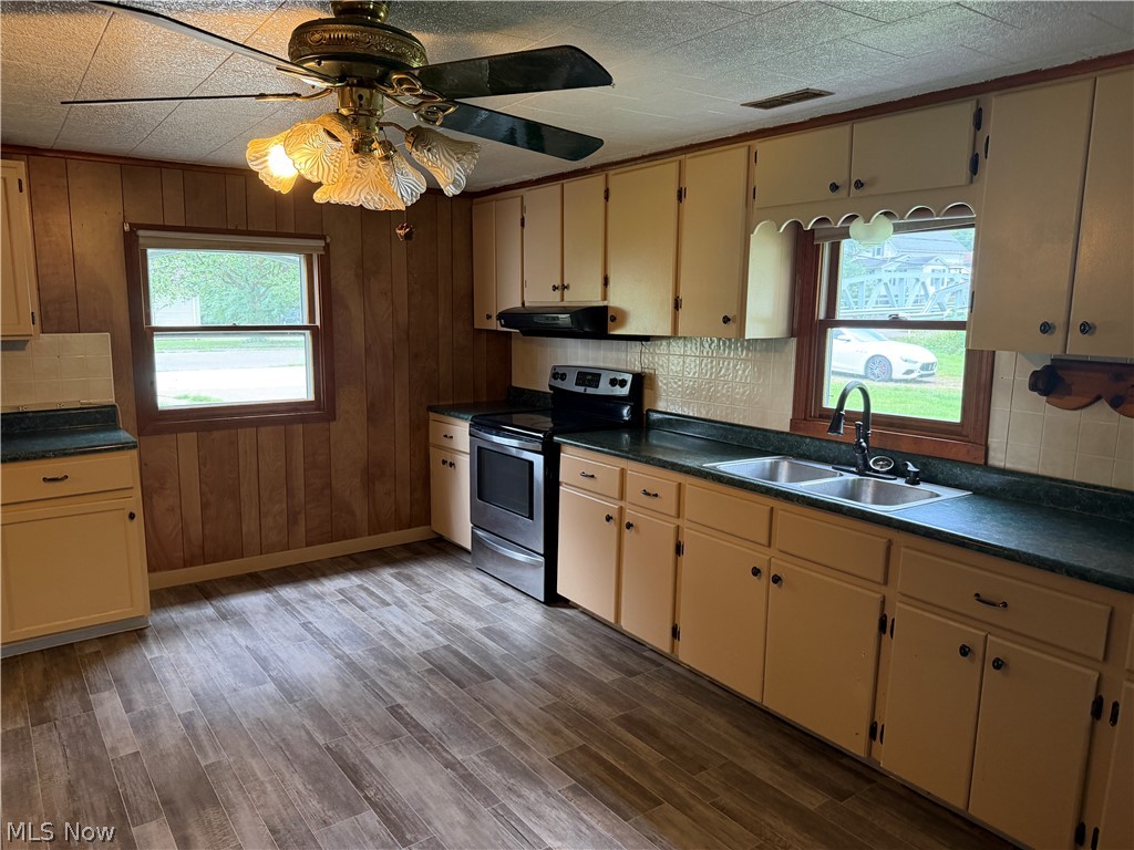 606 E First Street Uhrichsville OH 44683