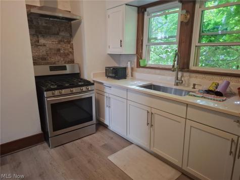 829 Elmore Avenue Akron OH 44302