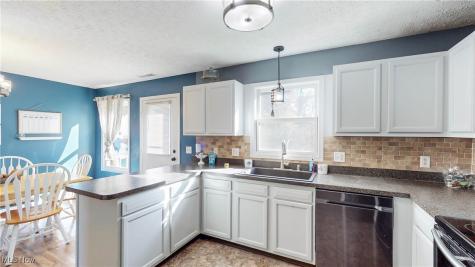 1454 Hillcrest Drive Atwater OH 44201