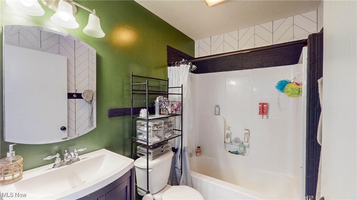 1454 Hillcrest Drive Atwater OH 44201
