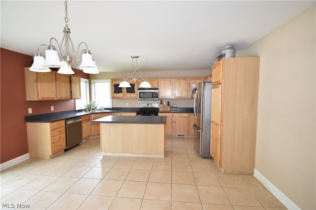 2145 Squirrel Run Mineral Ridge OH 44440