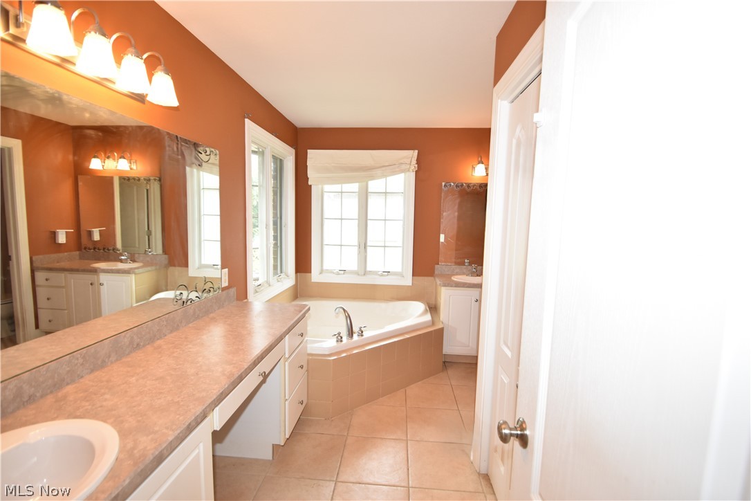 2145 Squirrel Run Mineral Ridge OH 44440