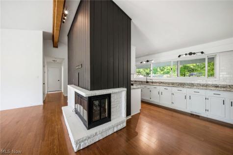 5294 Dogwood Trail Lyndhurst OH 44124