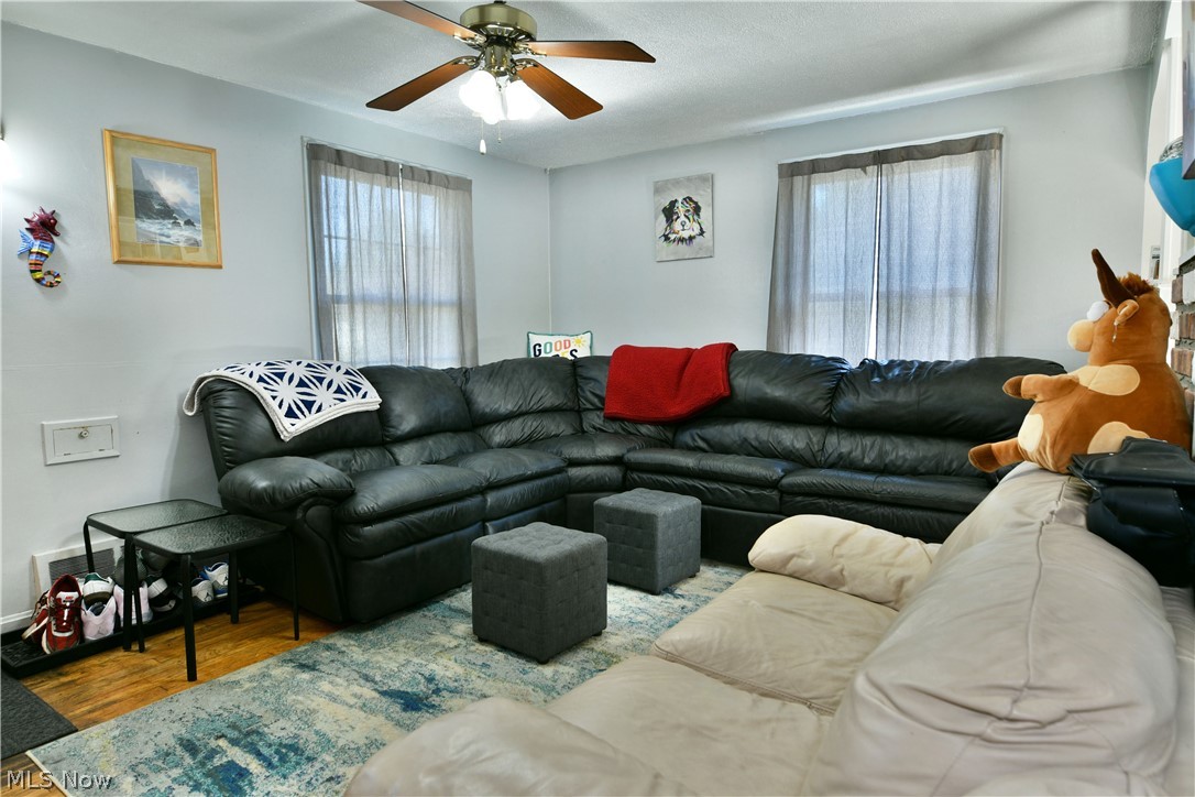 394 Meadowbrook Avenue SE Warren OH 44483
