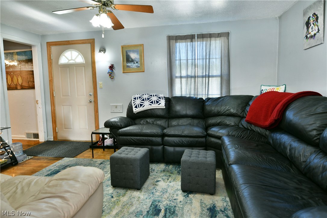 394 Meadowbrook Avenue SE Warren OH 44483