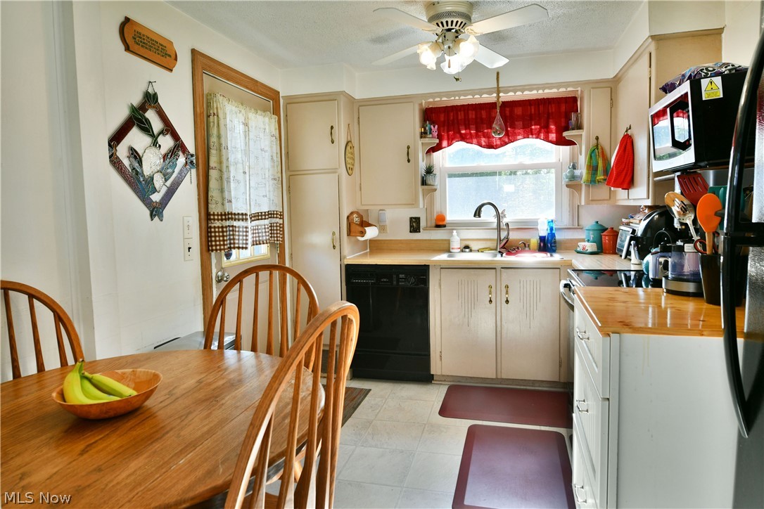 394 Meadowbrook Avenue SE Warren OH 44483