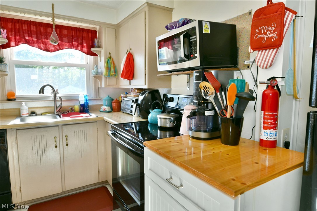 394 Meadowbrook Avenue SE Warren OH 44483