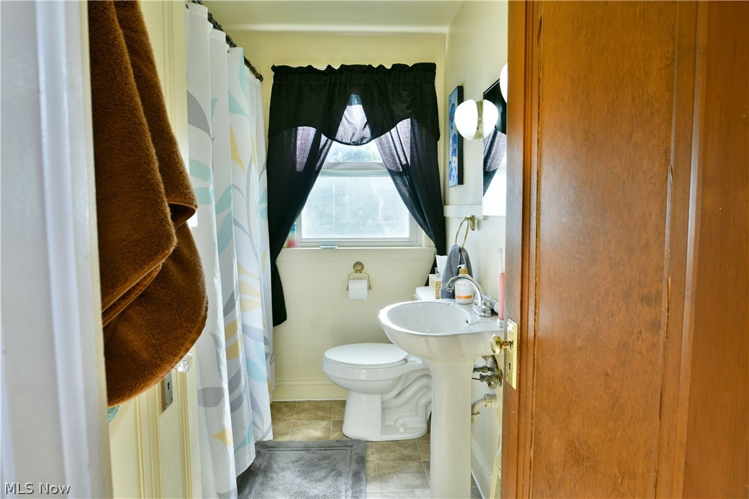 394 Meadowbrook Avenue SE Warren OH 44483