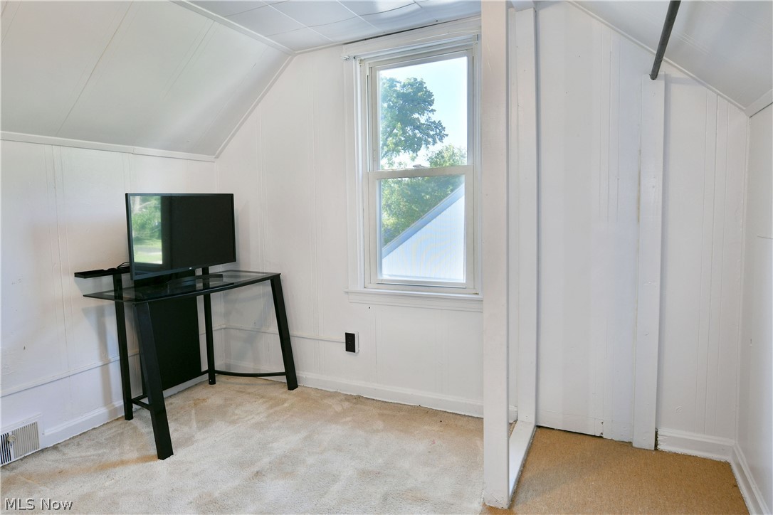 394 Meadowbrook Avenue SE Warren OH 44483