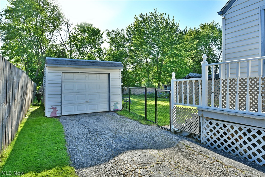394 Meadowbrook Avenue SE Warren OH 44483
