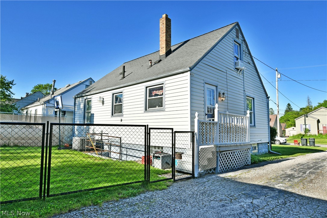 394 Meadowbrook Avenue SE Warren OH 44483