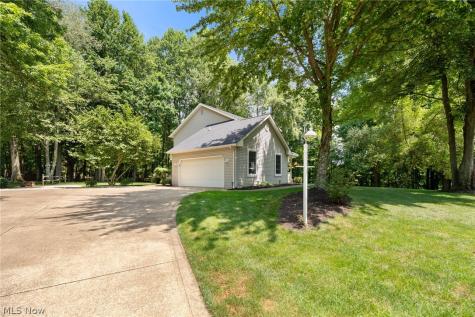 27 Latonka Trail Malvern OH 44644