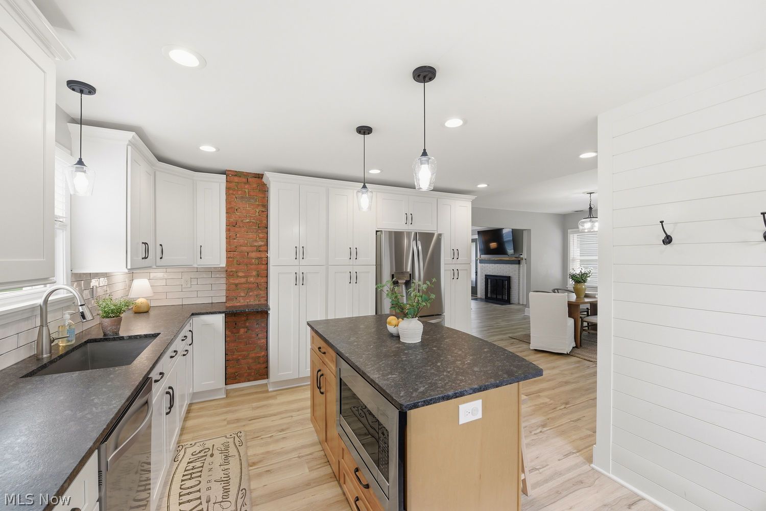 1247 Thoreau Road Lakewood OH 44107