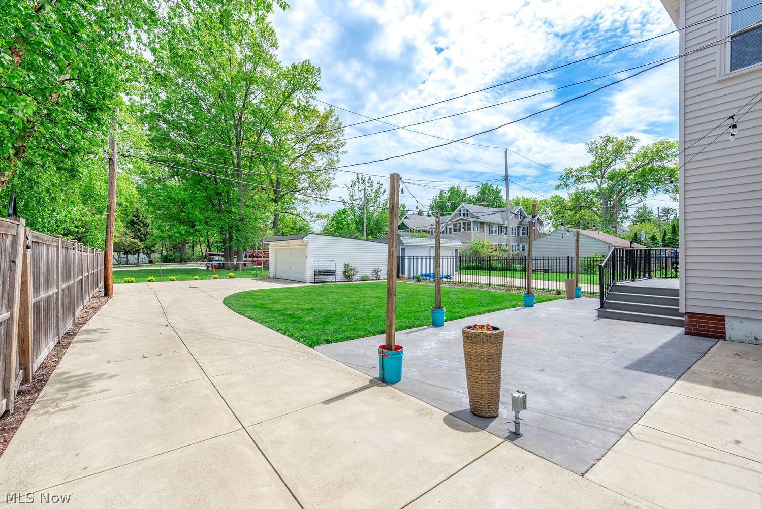 1247 Thoreau Road Lakewood OH 44107