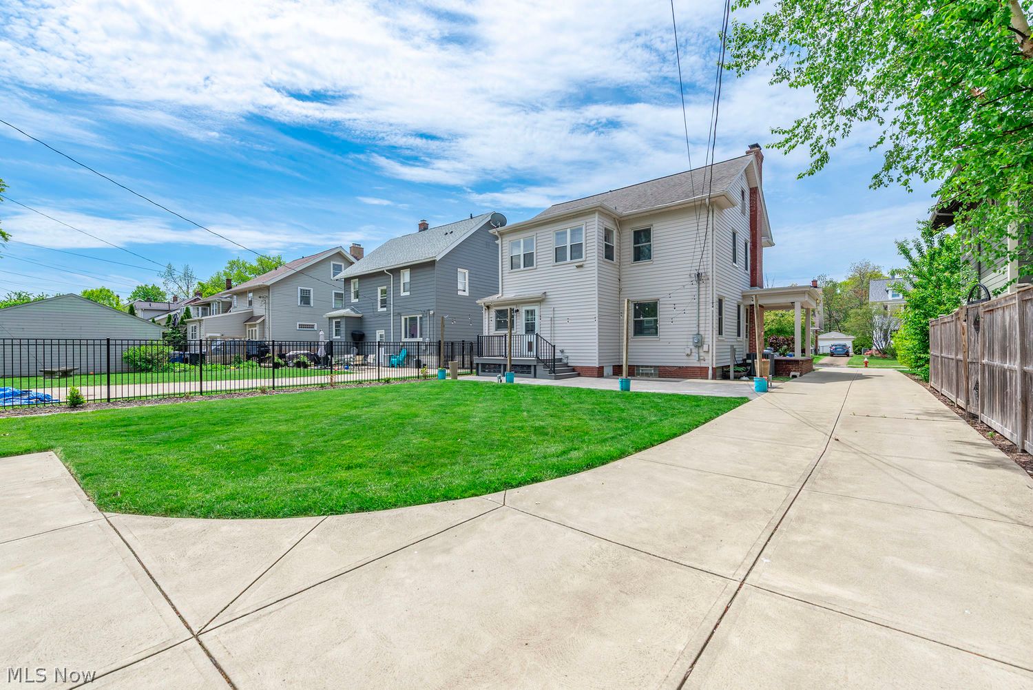 1247 Thoreau Road Lakewood OH 44107