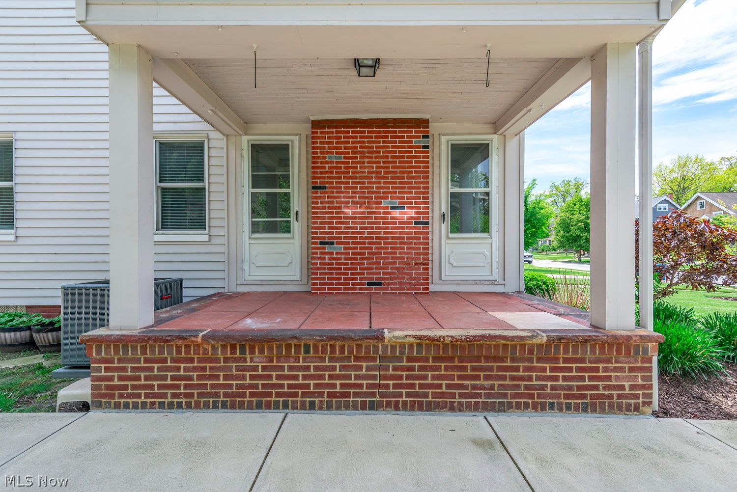 1247 Thoreau Road Lakewood OH 44107