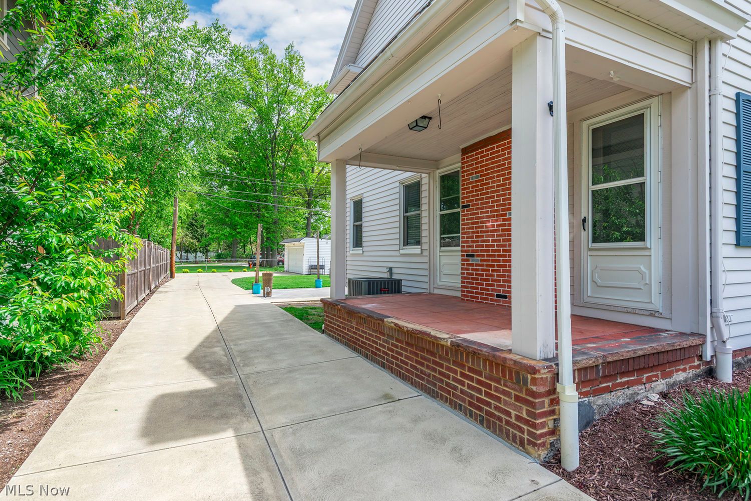 1247 Thoreau Road Lakewood OH 44107