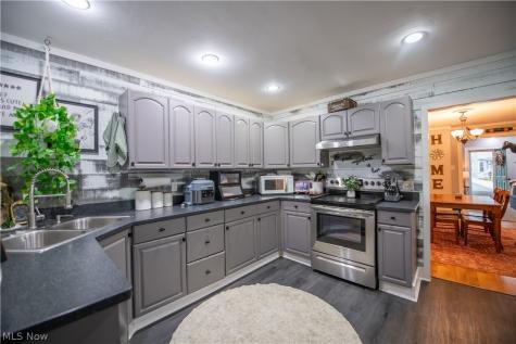136 E Indiana Avenue Sebring OH 44672