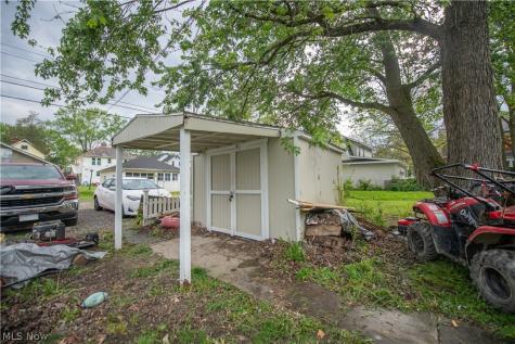 136 E Indiana Avenue Sebring OH 44672