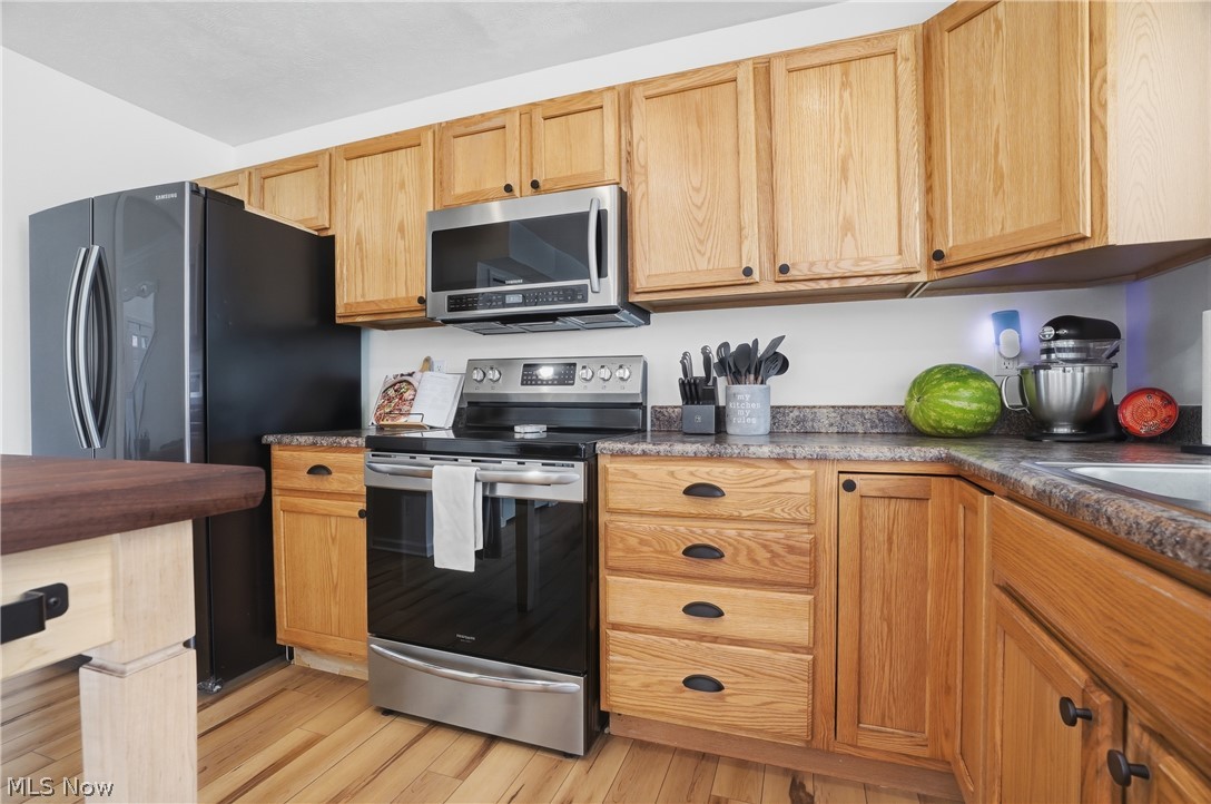 563 Colonial Drive Painesville OH 44077